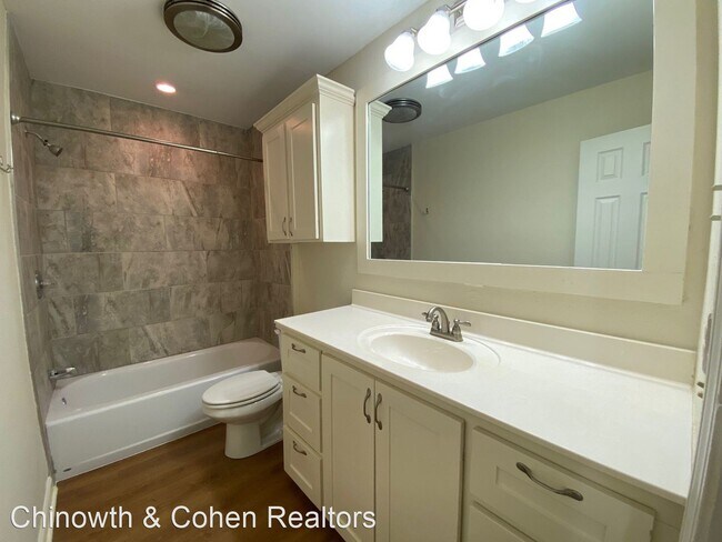 Building Photo - 3 br, 1.5 bath House - 1108 W Knoxville St