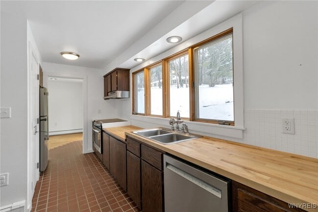 Building Photo - 2955 E Church St