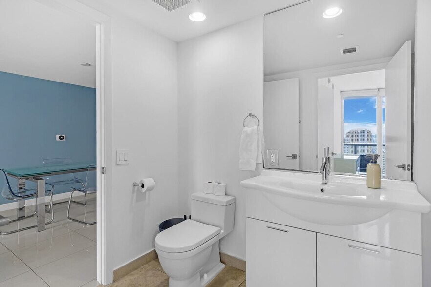 Building Photo - 485 Brickell Ave