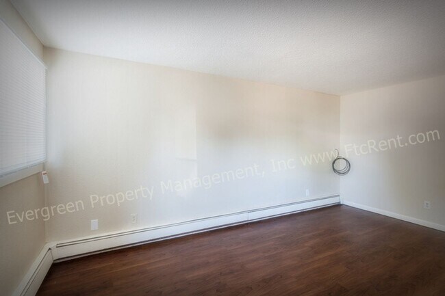 Building Photo - 3006 Sunset Dr