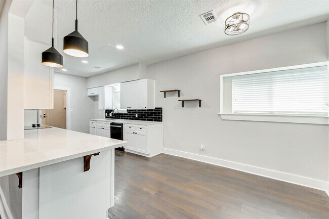 Building Photo - 22222 Greenbrook Dr