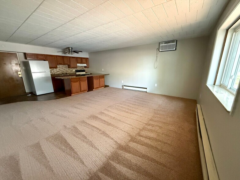 Living Room/Kitchen - Foxwood Apartments