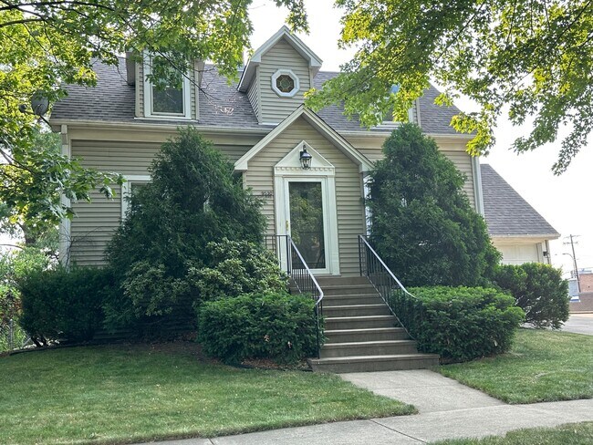 Primary Photo - 9530 Moody Ave