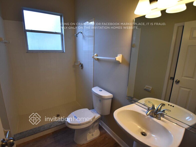 Building Photo - 1774 Sweetwater W Cir