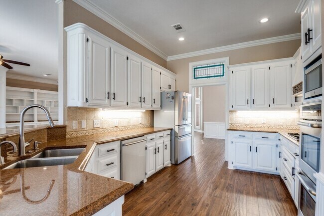 Building Photo - 529 Chippendale Dr