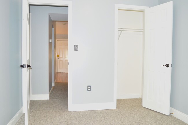 Building Photo - !!Beautiful Apartment in Marshall Heights!!