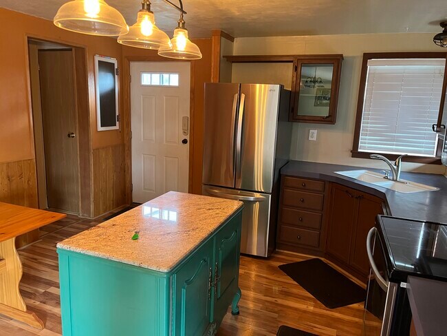 Building Photo - 425 Chapin Ln