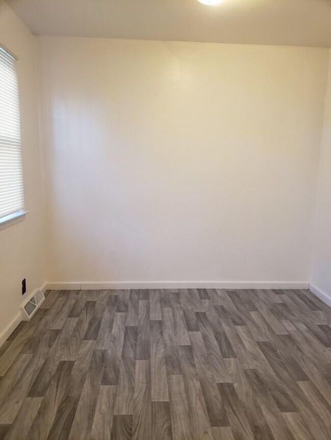 Building Photo - 6910N43rdM(723)