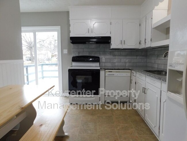 Building Photo - 2317 Cortland St