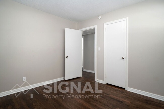 Building Photo - 3038 Highland Dr