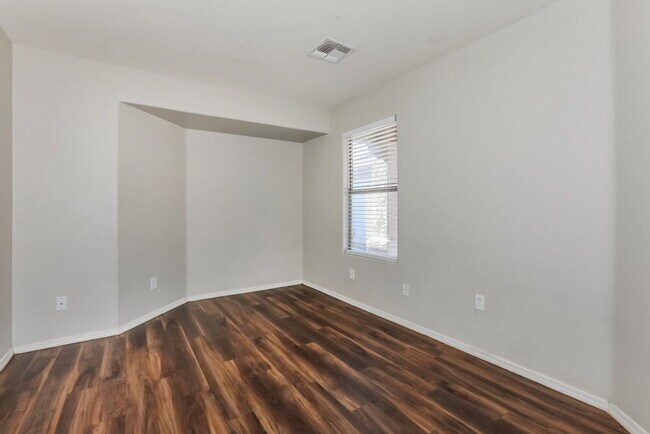 Building Photo - 484 W Gascon Rd