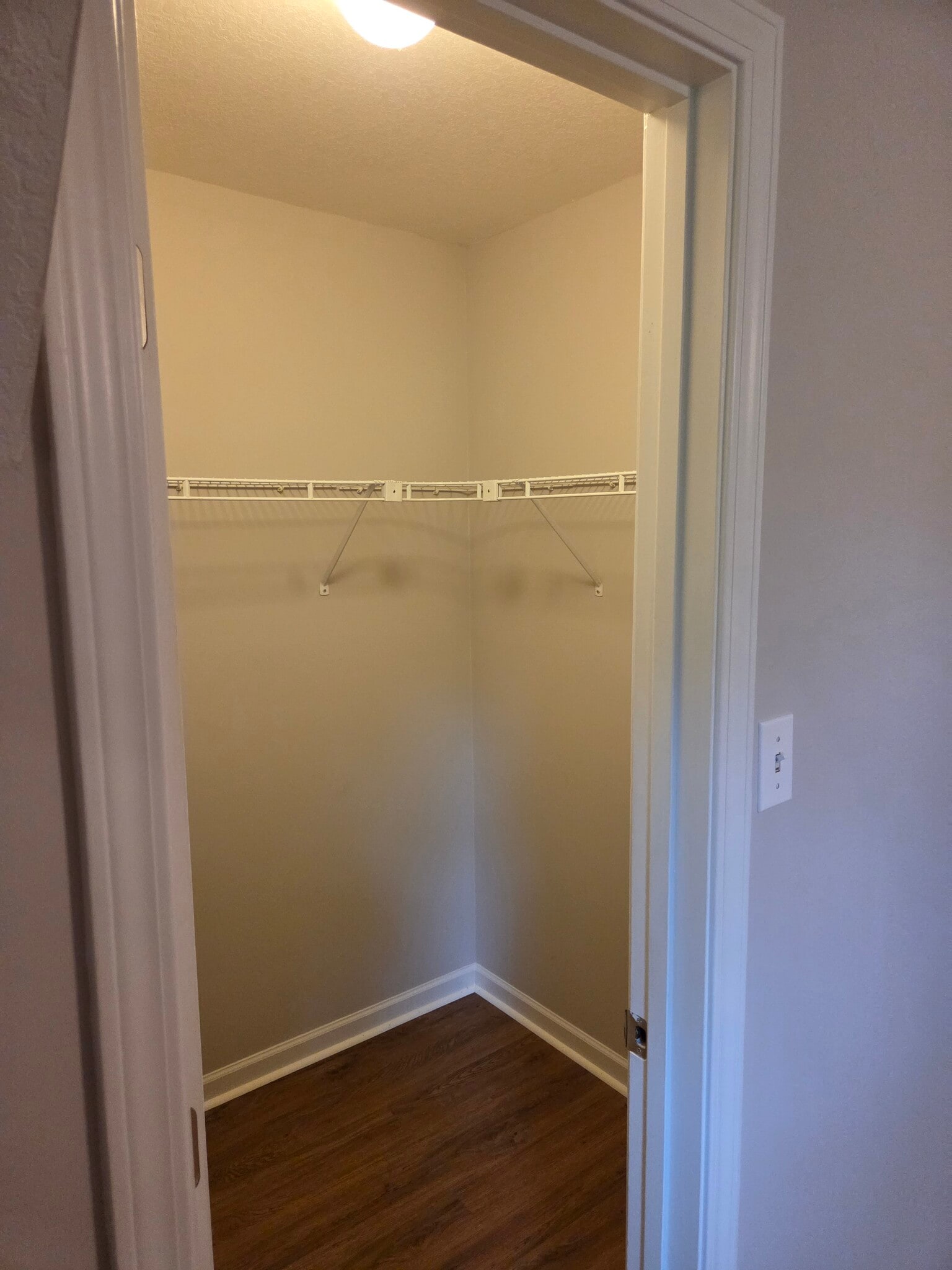 Building Photo - 3929 Acorn Dr