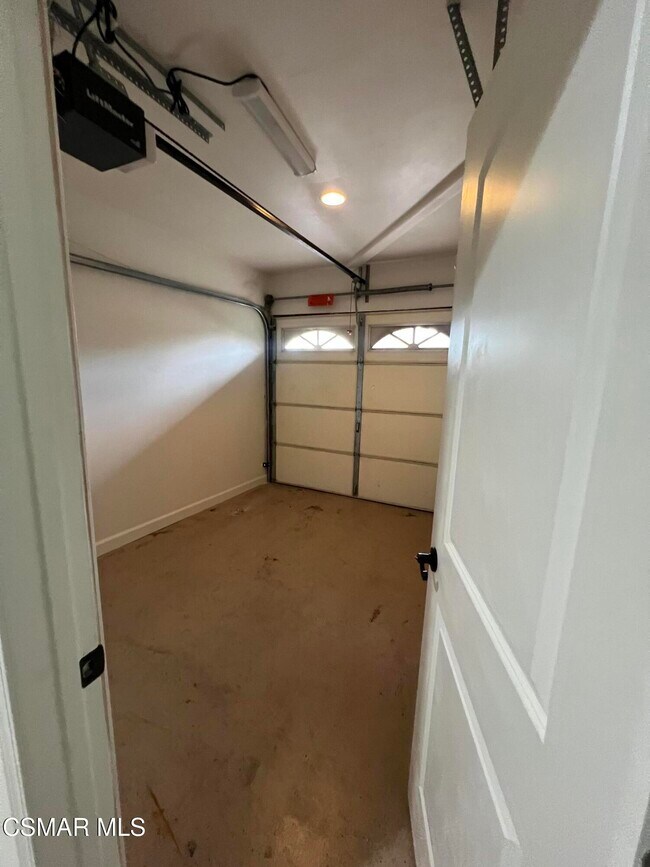 Building Photo - 334 W Avenida De Las Flores