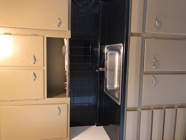 Building Photo - 6226 Laurelton Ave