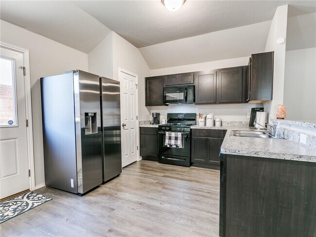 Building Photo - 11708 NW 99th Ter