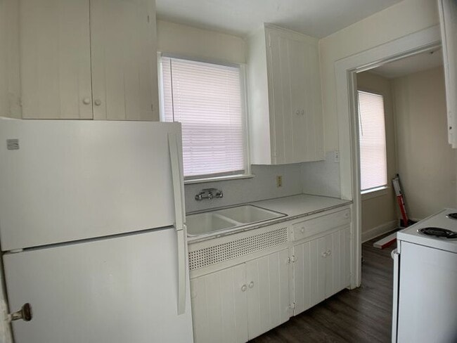 Building Photo - Duplex in Niles