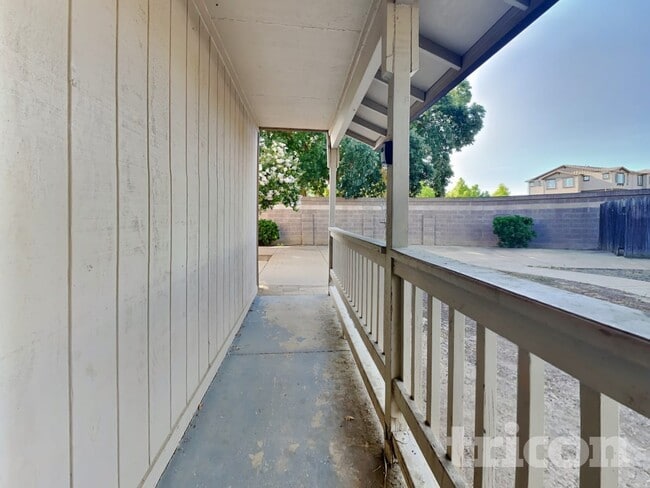 Building Photo - 1872 Little John Way