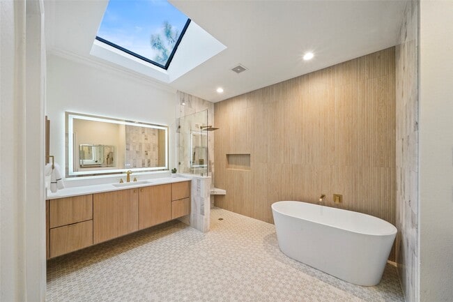 Building Photo - 38 N Castlegreen Cir