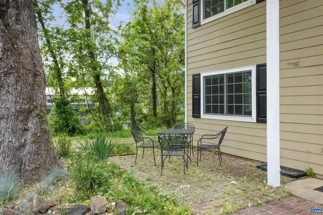 Building Photo - 118 Woodlake Dr