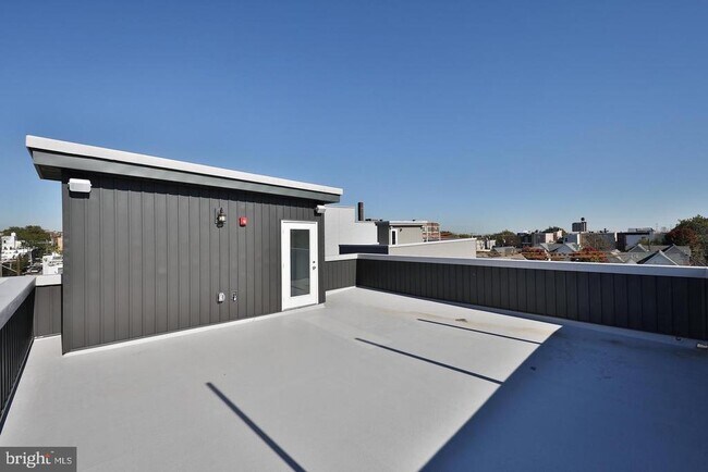 Building Photo - 1939 N Darien St