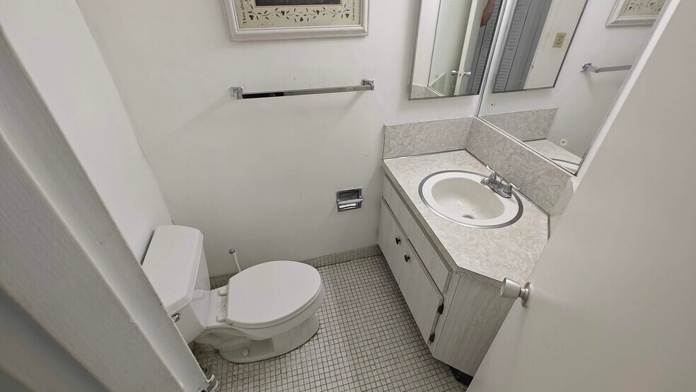 Building Photo - 999 Brickell Bay Dr