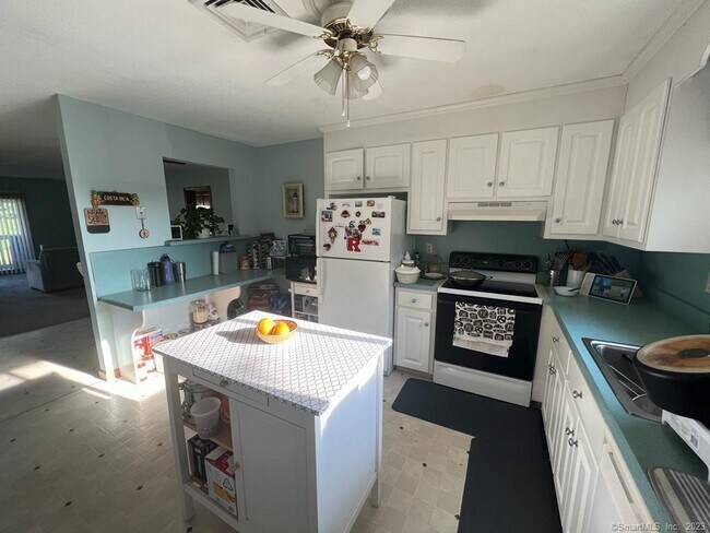 Building Photo - 1302 Summer Hill Dr