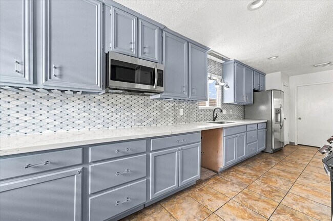 Building Photo - 15919 Barbarossa Dr