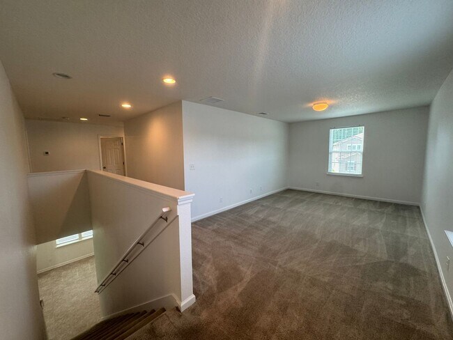 Building Photo - Fall into Savings – New Rental Rate $2,100!