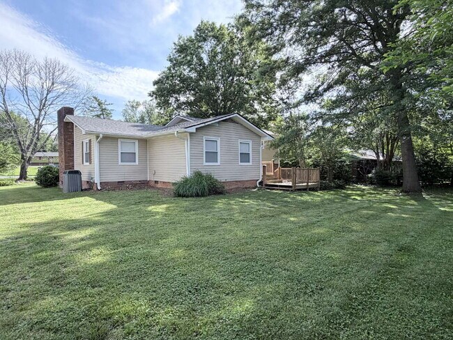 Building Photo - 725 Wildflower Ln