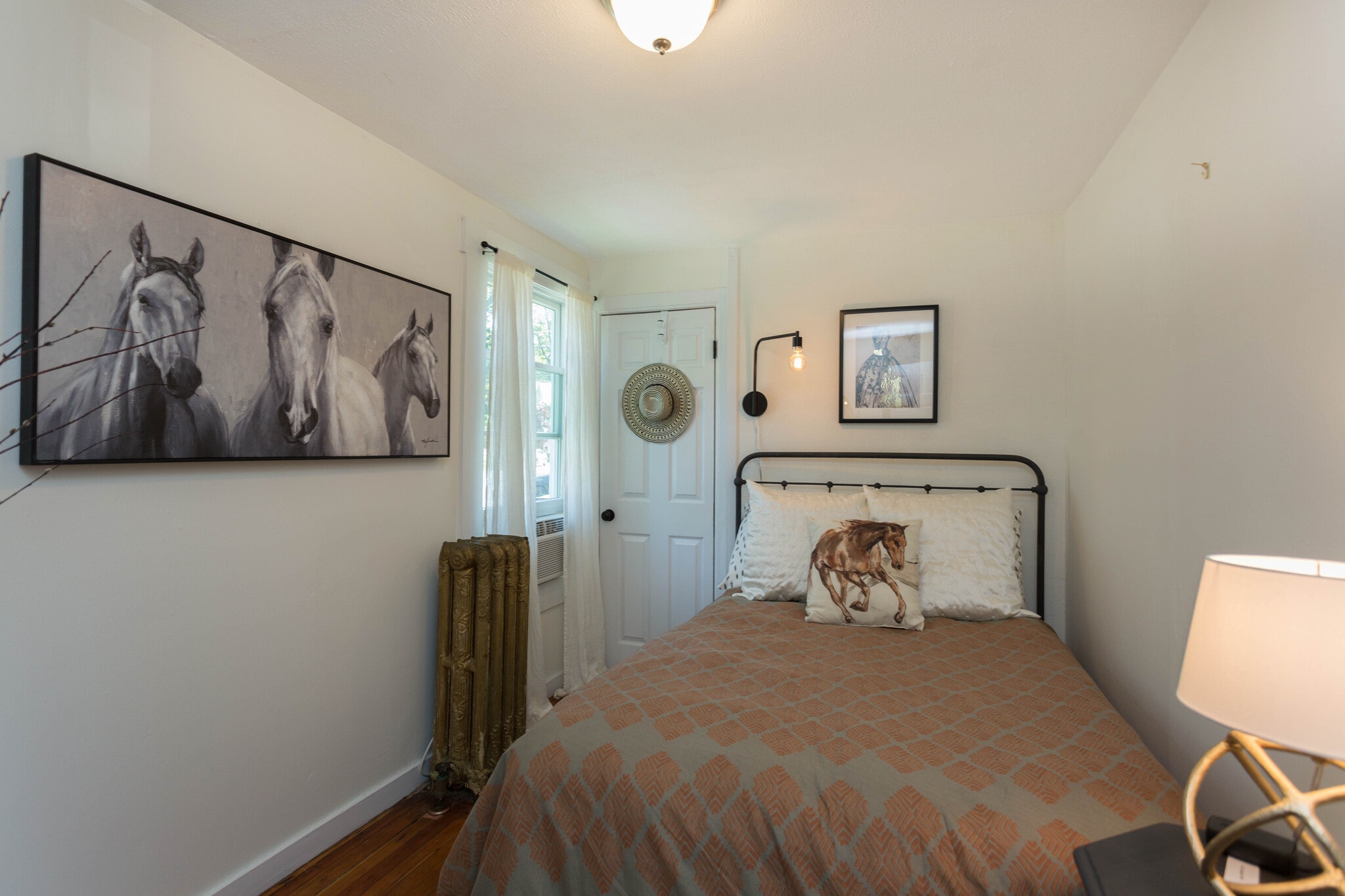 Downstairs/Full Bed - 47 Court St