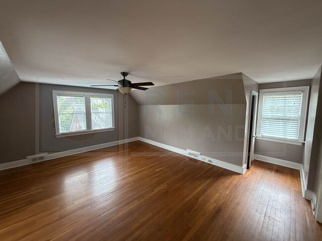 Building Photo - 3925 Rosewood Dr