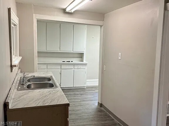 Building Photo - 17 E Emerling Ave