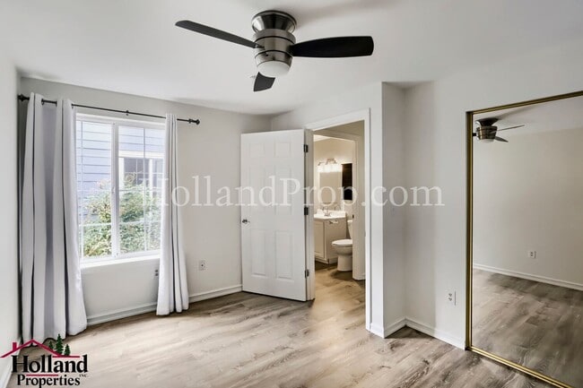 Building Photo - Beautiful 2-Bedroom Condo with a Garage!