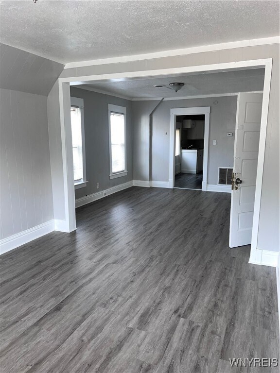 Building Photo - 203 Box Ave