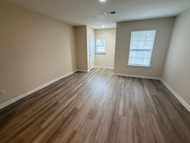 Building Photo - 123 Winterberry Ln