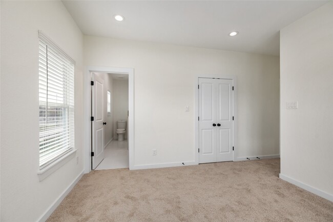 Building Photo - 6417 Eastland St