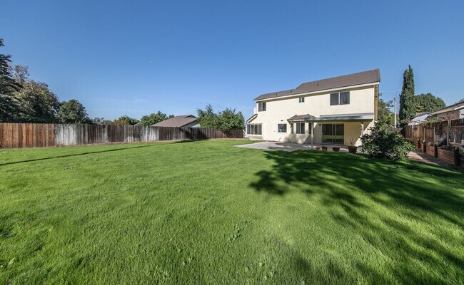Building Photo - Beautiful 2 Story with Large Lot on Quiet ...