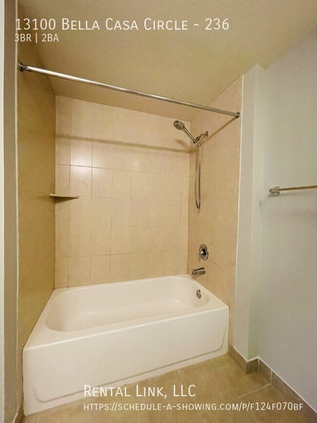 Building Photo - 13100 Bella Casa Cir