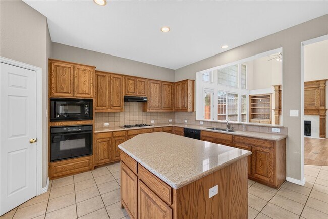 Building Photo - 8701 Mandevilla Dr
