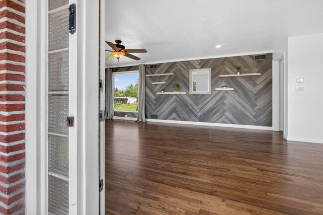 Building Photo - Stunning 4 bed + office, 4 bath rental home in Damascus!
