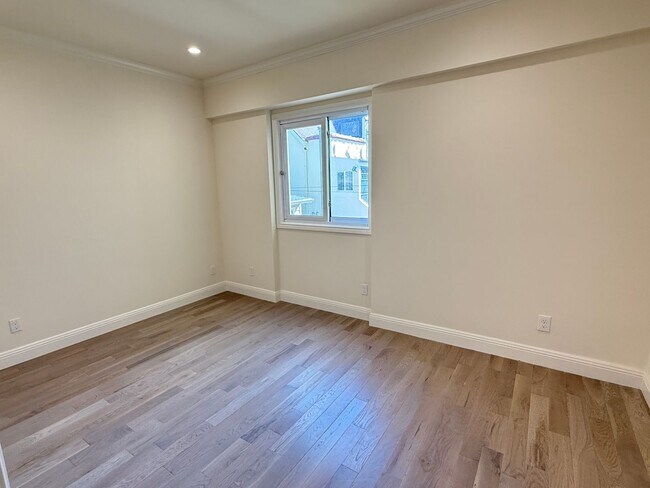 Building Photo - 220A-220A Sadowa St
