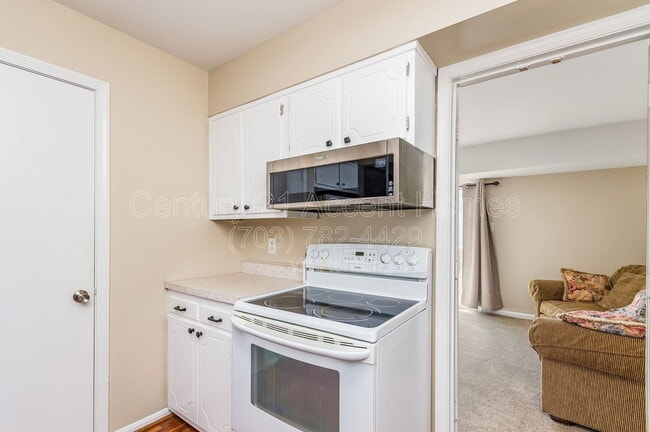 Building Photo - 14447 Cool Oak Ln