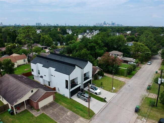 Building Photo - 7020 Eastwood St