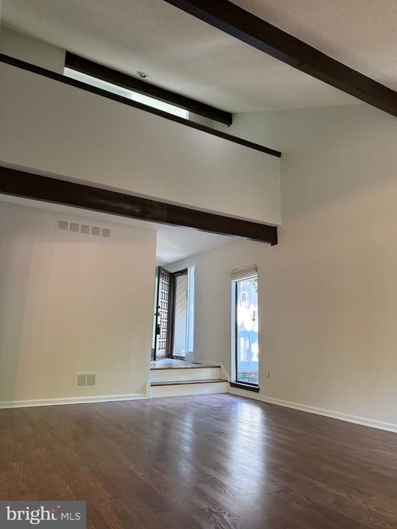 Building Photo - 4 Hazelhurst Dr