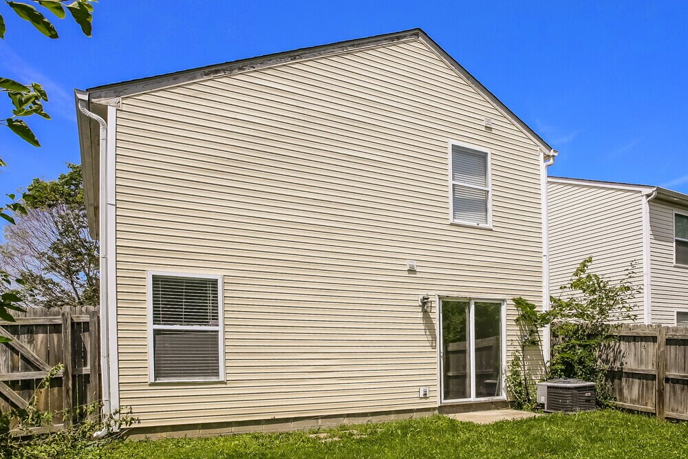 Building Photo - 4487 Connaught Dr E