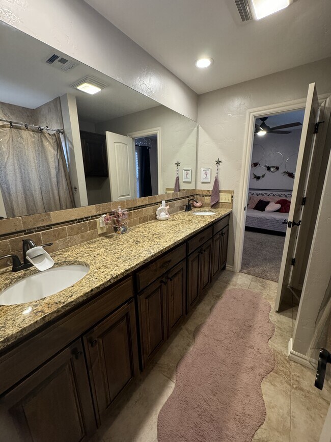 Building Photo - 2001 Mt Vernon Rd