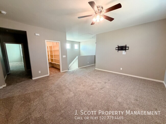 Building Photo - 1270 Carlsbad Dr