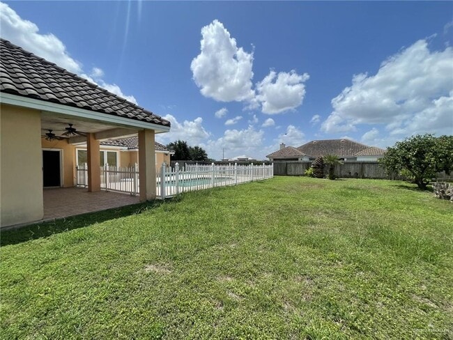 Building Photo - 1323 Buena Suerte