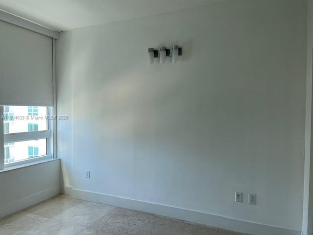 Building Photo - 950 Brickell Bay Dr