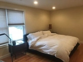 Building Photo - 11 Oak St